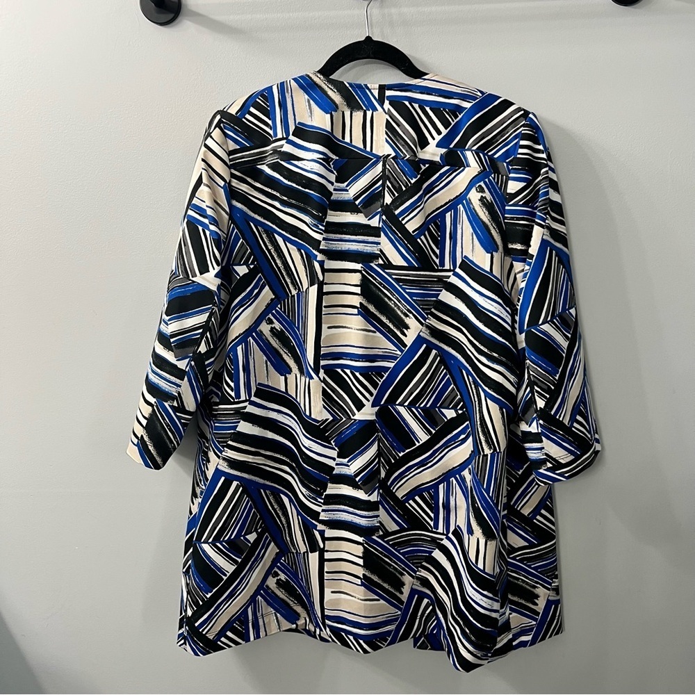 Kasper Blue & White Abstract 3/4 Length Sleeve One Button Flyaway Topper Blazer - Picture 9 of 9